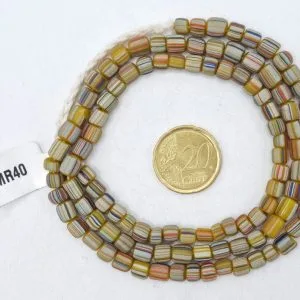 Collar de vidrio reciclado hecho a mano