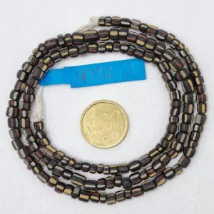 Collar de vidrio reciclado hecho a mano