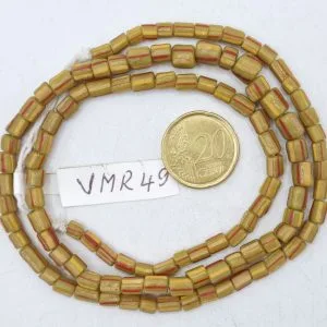 Collar de vidrio reciclado hecho a mano