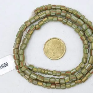 Collar de vidrio reciclado hecho a mano