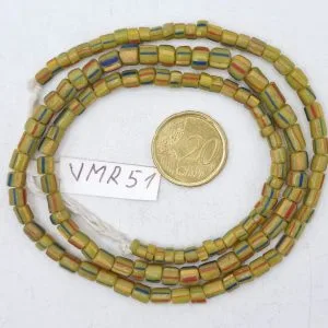 Collar de vidrio reciclado hecho a mano