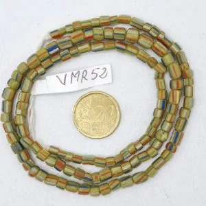 Collar de vidrio reciclado hecho a mano