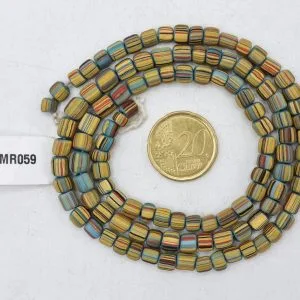 Collar de vidrio reciclado hecho a mano