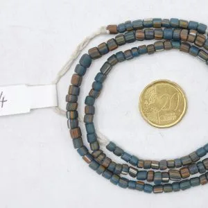 Collar de vidrio reciclado hecho a mano