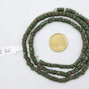 Collar de vidrio reciclado hecho a mano