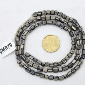 Collar de vidrio reciclado hecho a mano