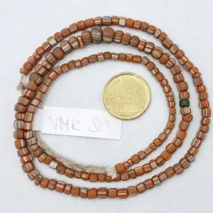 Collar de vidrio reciclado hecho a mano