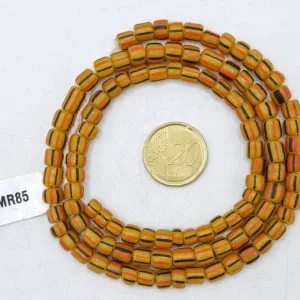 Collar de vidrio reciclado hecho a mano