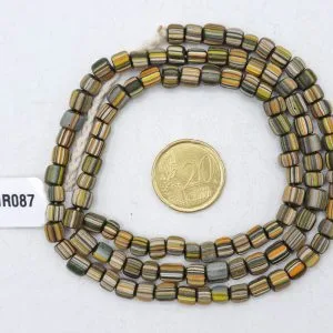 Collar de vidrio reciclado hecho a mano