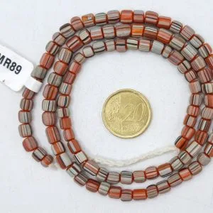 Collar de vidrio reciclado hecho a mano