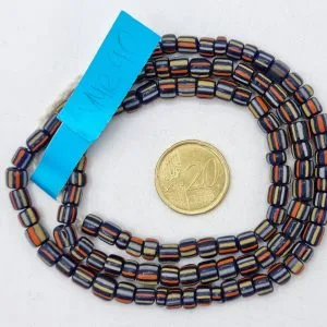Collar de vidrio reciclado hecho a mano