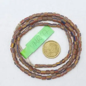 Collar de vidrio reciclado hecho a mano