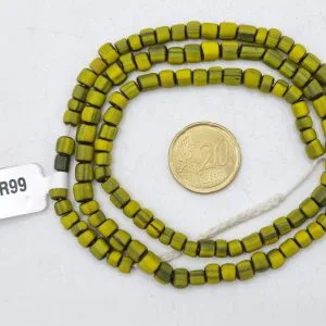 Collar de vidrio reciclado hecho a mano