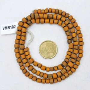 Collar de vidrio reciclado hecho a mano