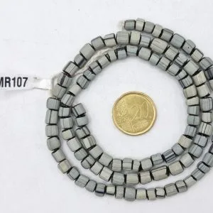 Collar de vidrio reciclado hecho a mano