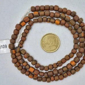 Collar de vidrio reciclado hecho a mano