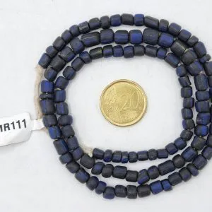 Collar de vidrio reciclado hecho a mano