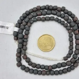 Collar de vidrio reciclado hecho a mano