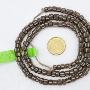 Collar de vidrio reciclado hecho a mano