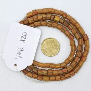 Collar de vidrio reciclado hecho a mano