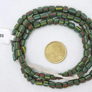 Collar de vidrio reciclado hecho a mano