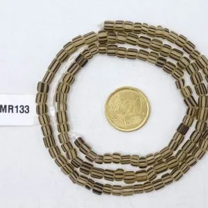Collar de vidrio reciclado hecho a mano