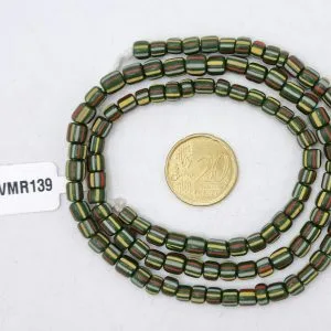 Collar de vidrio reciclado hecho a mano