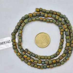 Collar de vidrio reciclado hecho a mano