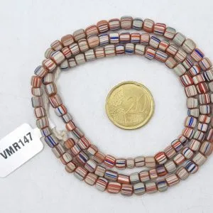 Collar de vidrio reciclado hecho a mano