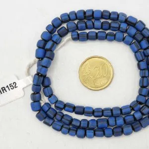 Collar de vidrio reciclado hecho a mano