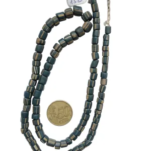 Collar de vidrio reciclado hecho a mano