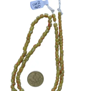 Collar de vidrio reciclado hecho a mano