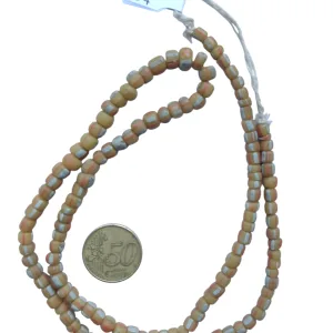 Collar de vidrio reciclado hecho a mano
