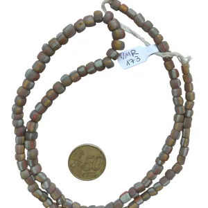 Collar de vidrio reciclado hecho a mano
