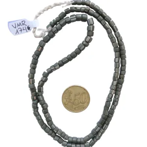 Collar de vidrio reciclado hecho a mano