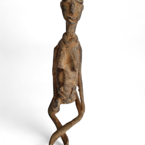 MUJER DOGON SENTADA