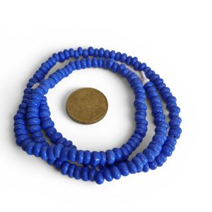 Collar de cuentas de vidrio con forma de donuts