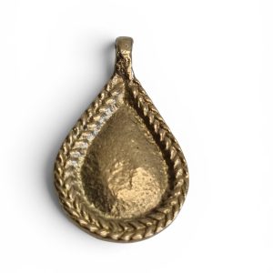 Cuenta pequeña de bronce
